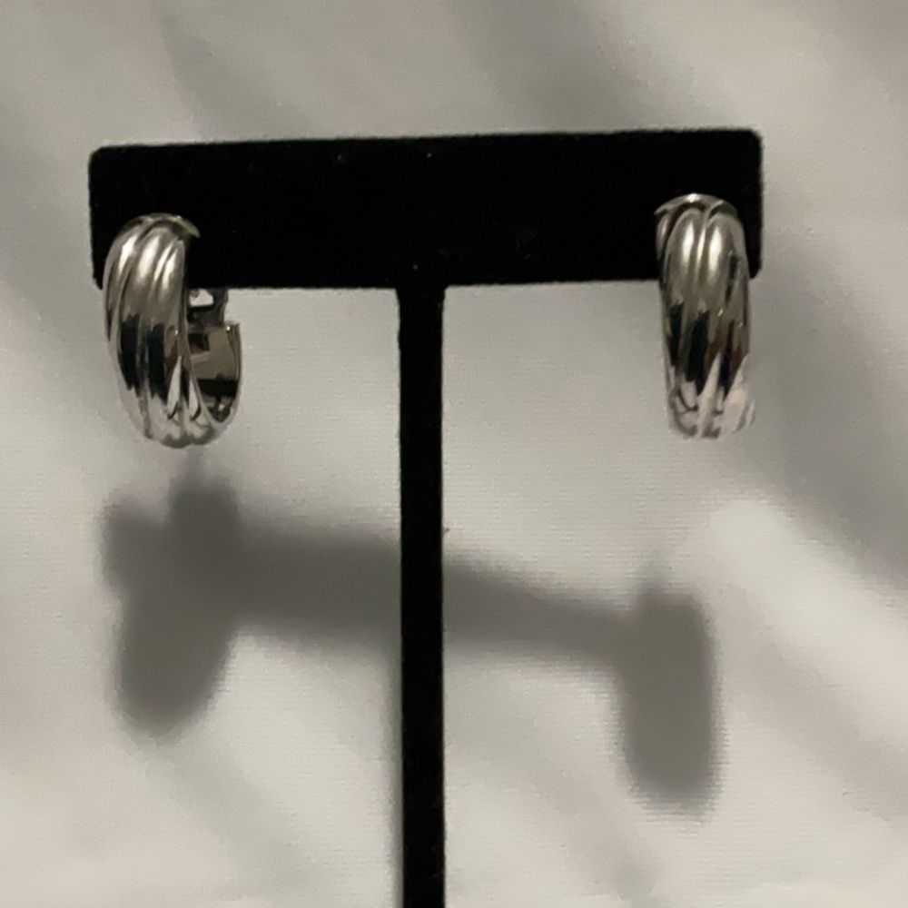 18Kt. White gold ( not plated not resin filled) Hoop Earrings